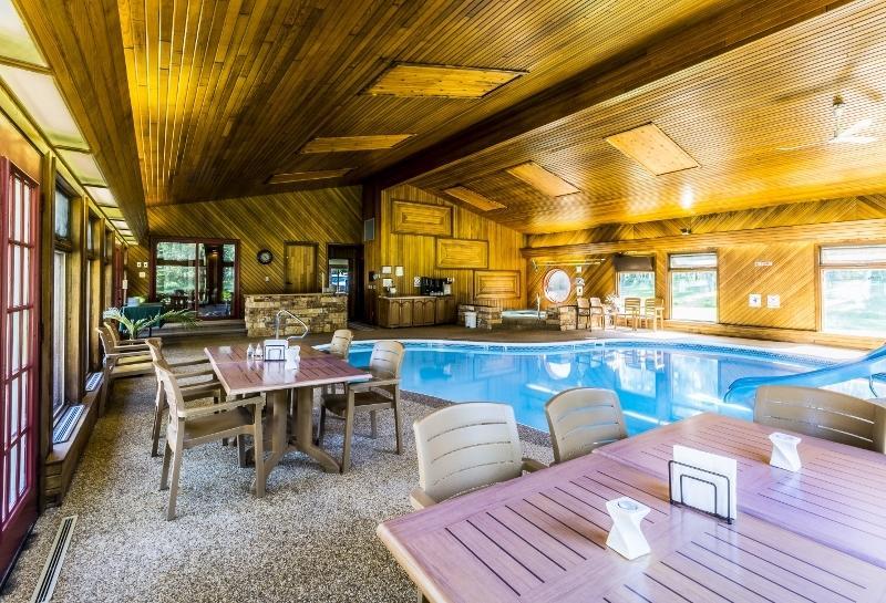 Rustlers Lodge Sundre Екстер'єр фото